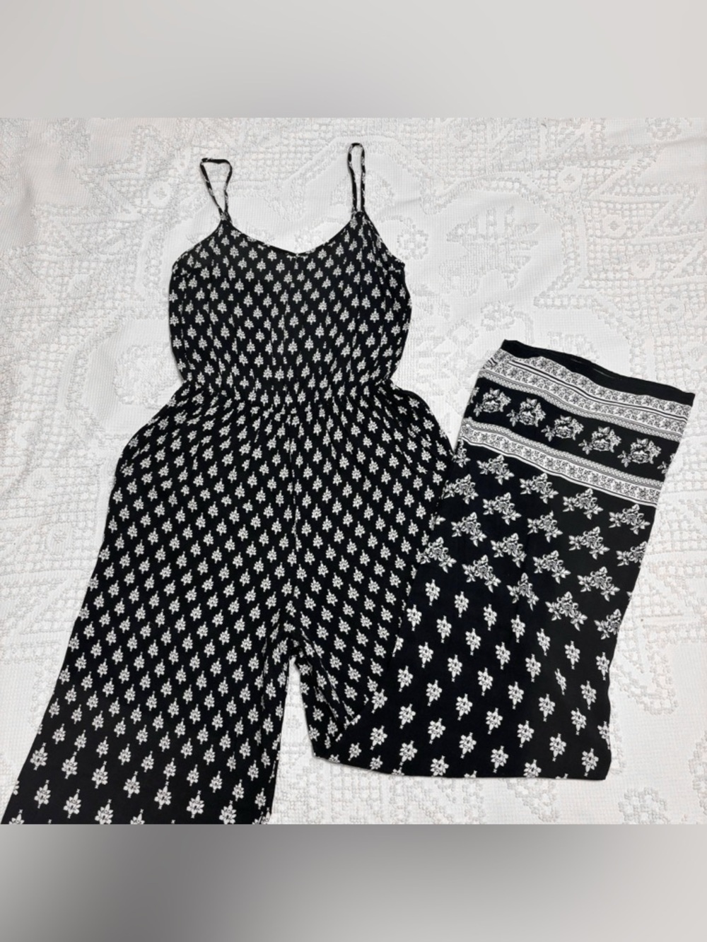 H&M Jumpsuit Wide Leg Sleeveless One Piece Black & White Floral Pattern US 4 XS